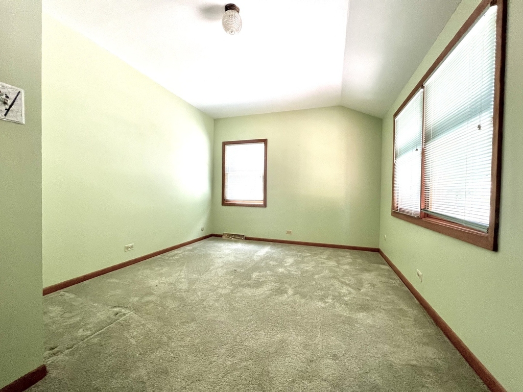 4633 Oakwood Avenue - Photo 9