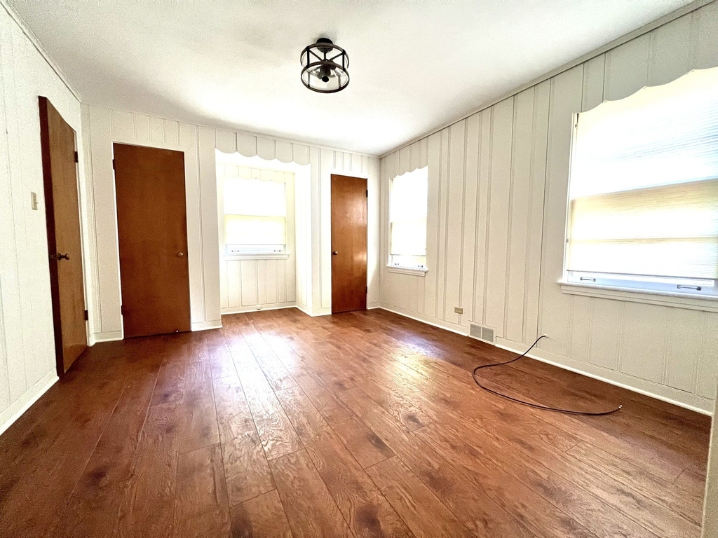 4633 Oakwood Avenue - Photo 4