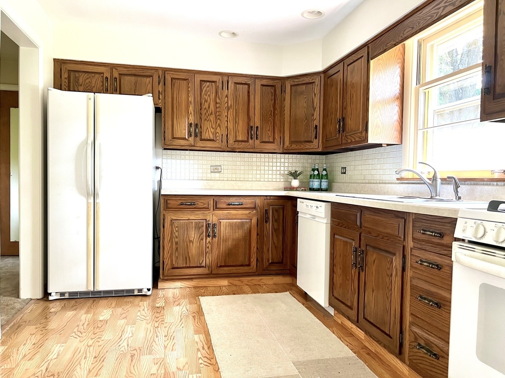 4633 Oakwood Avenue - Photo 2