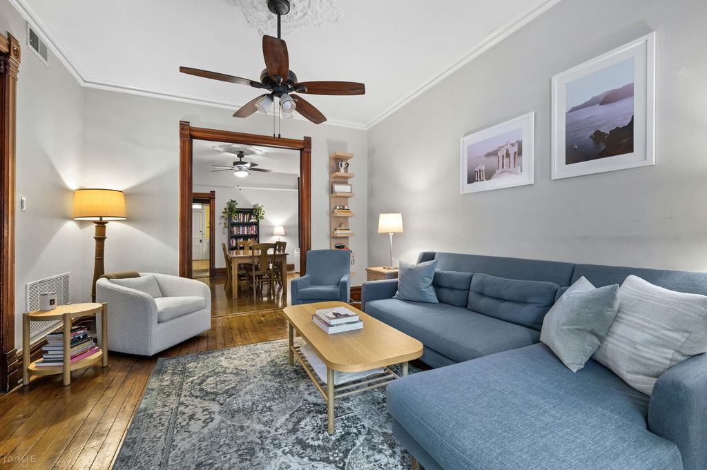 1040 W Barry Avenue - Photo 2