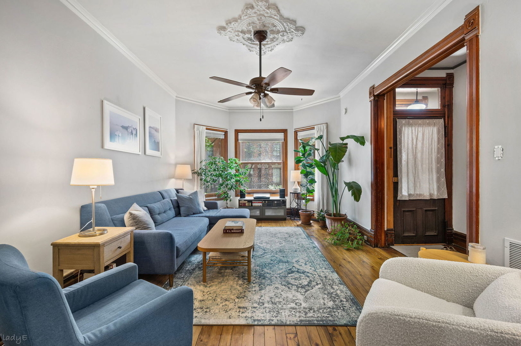 1040 W Barry Avenue - Photo 1