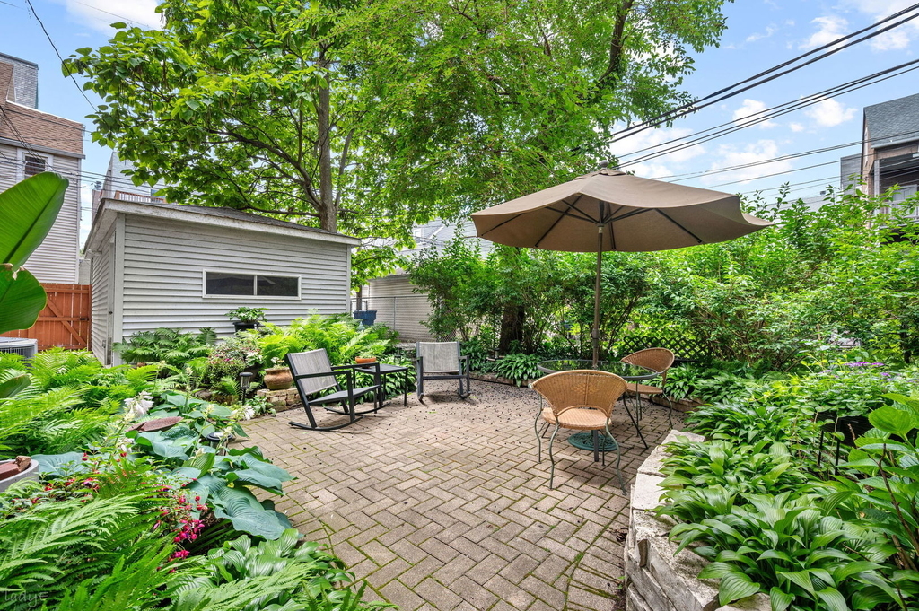 1040 W Barry Avenue - Photo 11