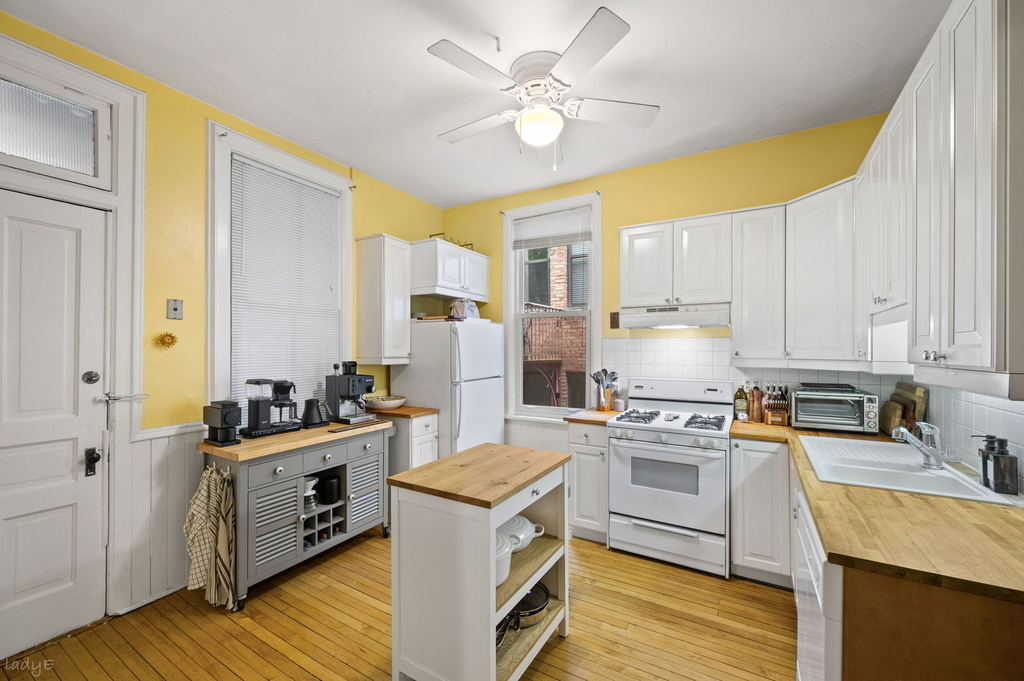 1040 W Barry Avenue - Photo 6