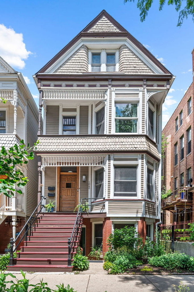 1040 W Barry Avenue - Photo 0