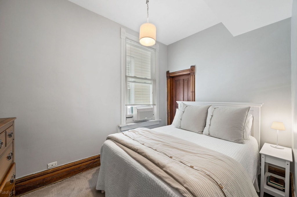 1040 W Barry Avenue - Photo 8