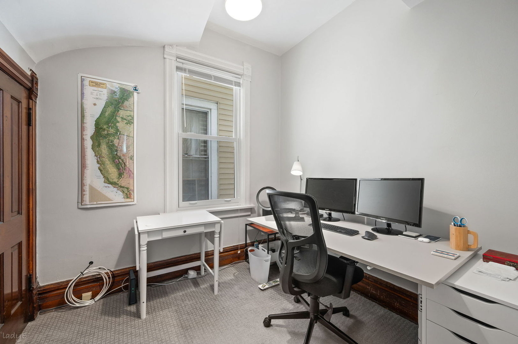 1040 W Barry Avenue - Photo 9