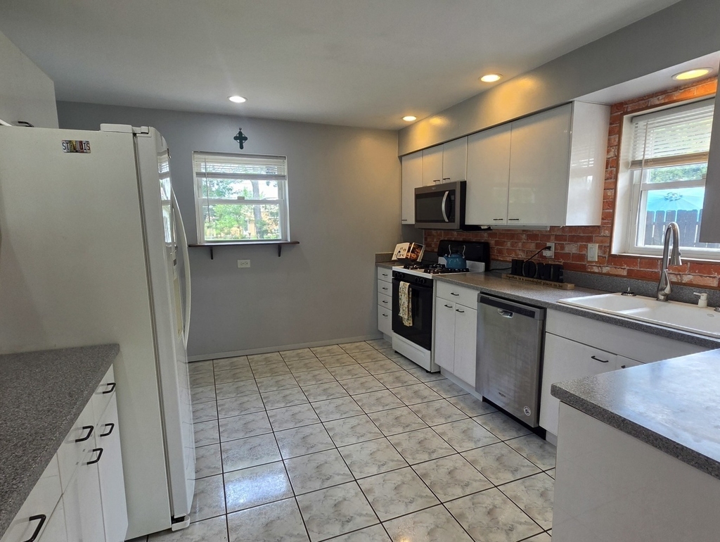 8418 W Crain Street - Photo 2