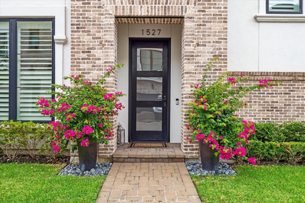1527 Cunningham Parc Lane - Photo 1