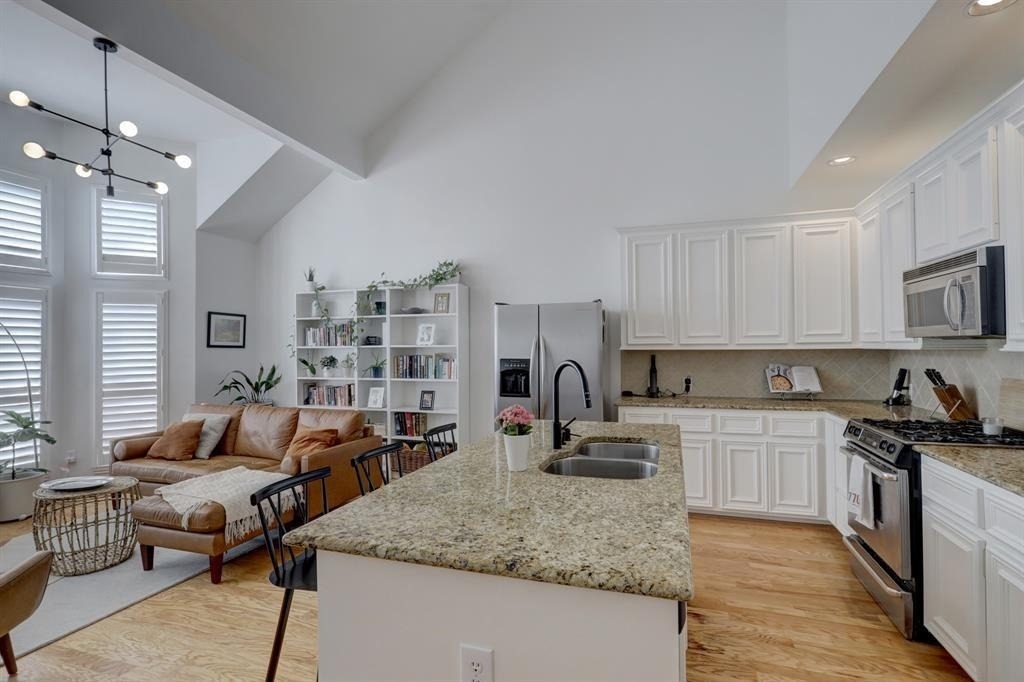 1237 W 17th Street - Photo 8