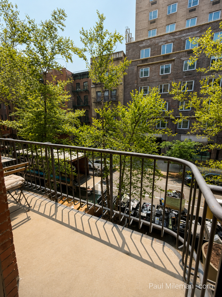 East 12th Street - Photo 5