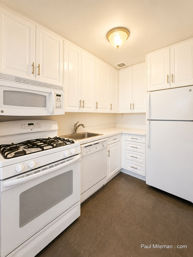 East 12th Street - Photo 3