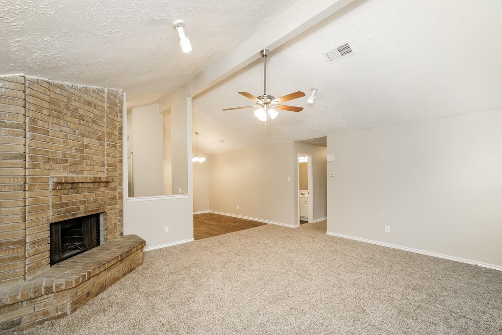 19903 Mountain Dale Drive - Photo 4
