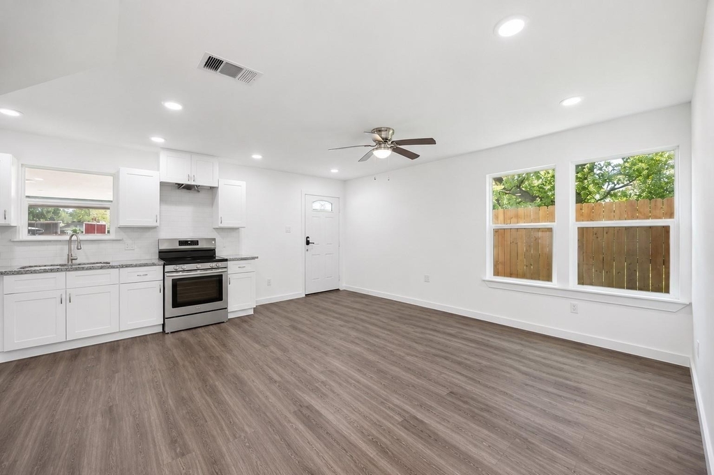 1056 North Lane Unit A - Photo 2