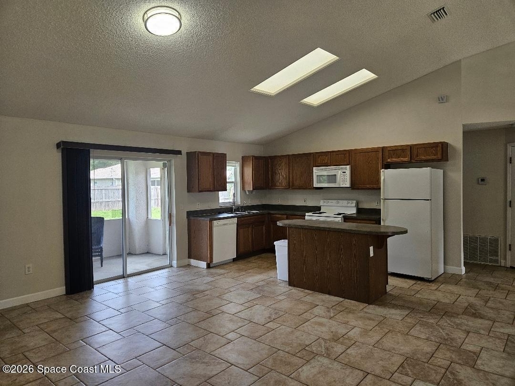 842 Aruba Avenue Se - Photo 3