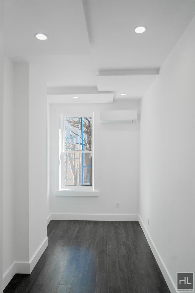 5 Avenue - Photo 4