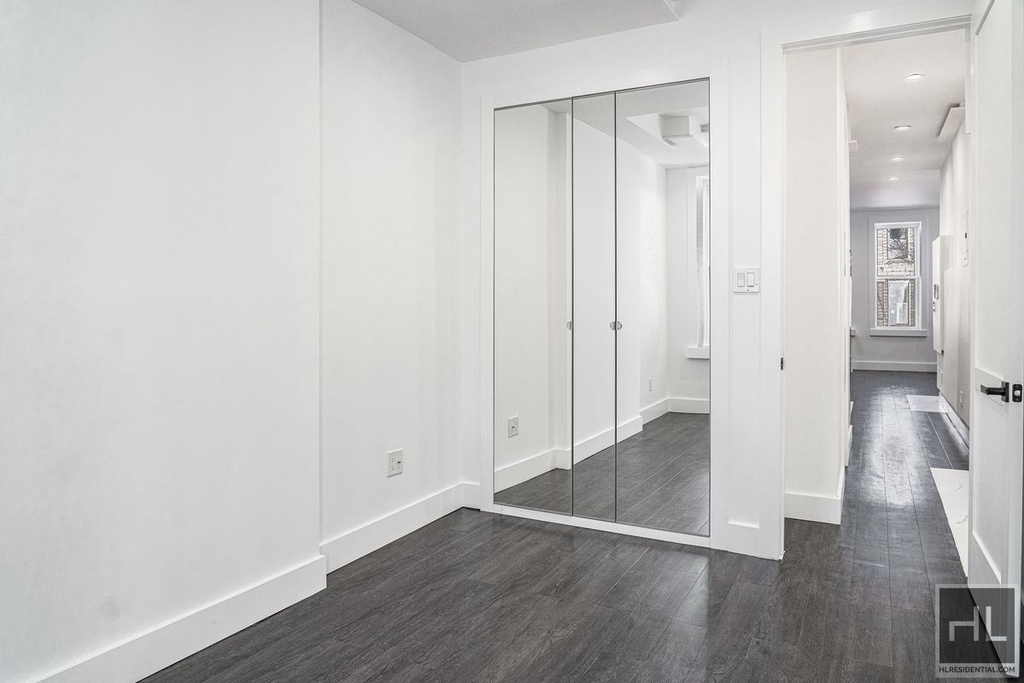 5 Avenue - Photo 3