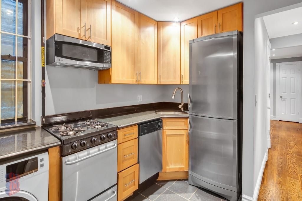 East 23 Street - Photo 2