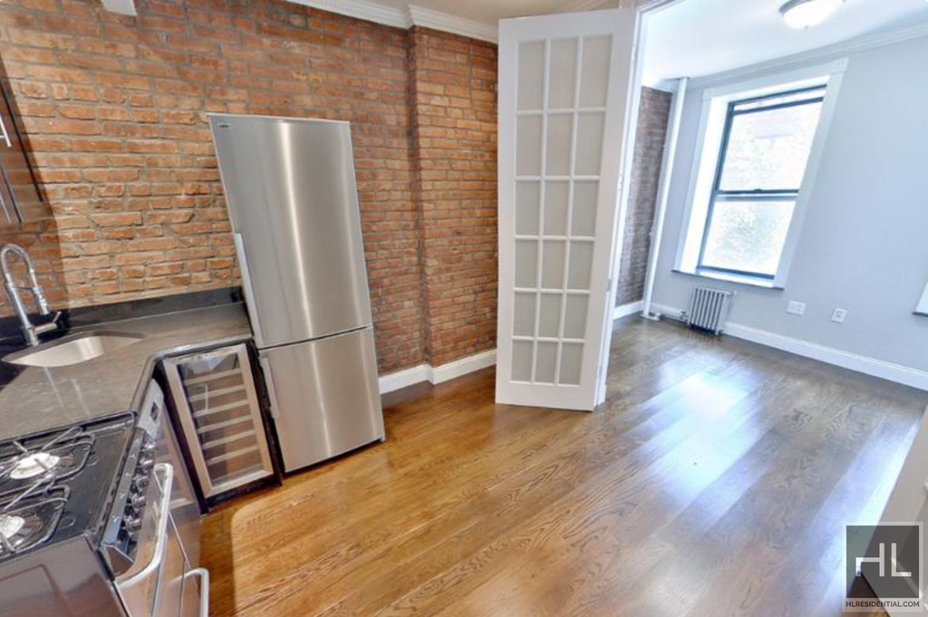 West 103 Street - Photo 1