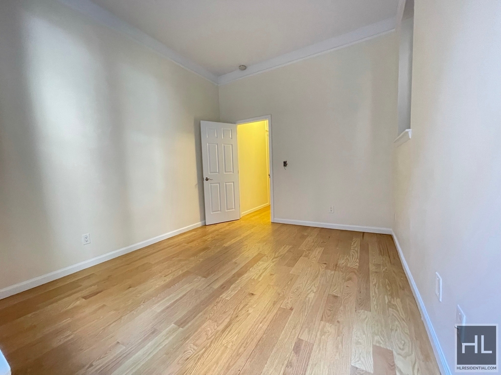 East 82 Street - Photo 0