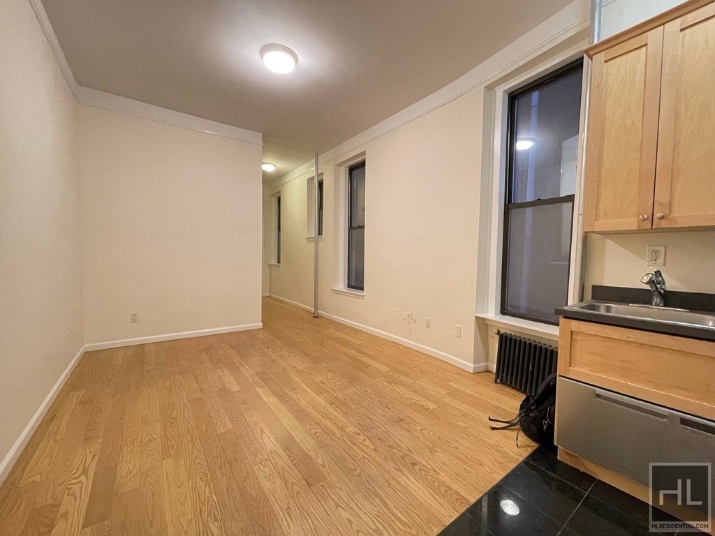 East 82 Street - Photo 2