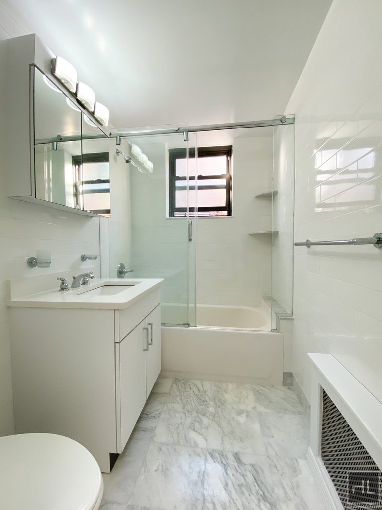 East 69 Street - Photo 8