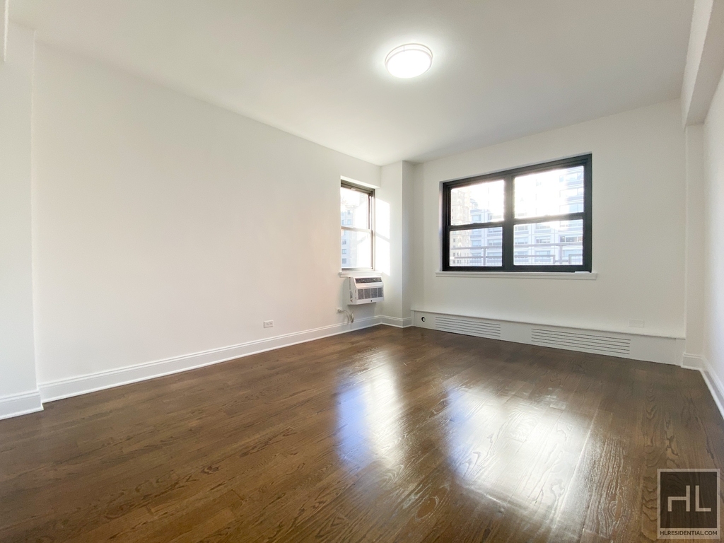 East 69 Street - Photo 3