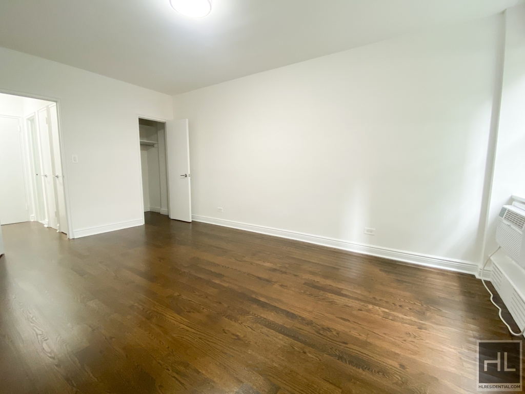 East 69 Street - Photo 5