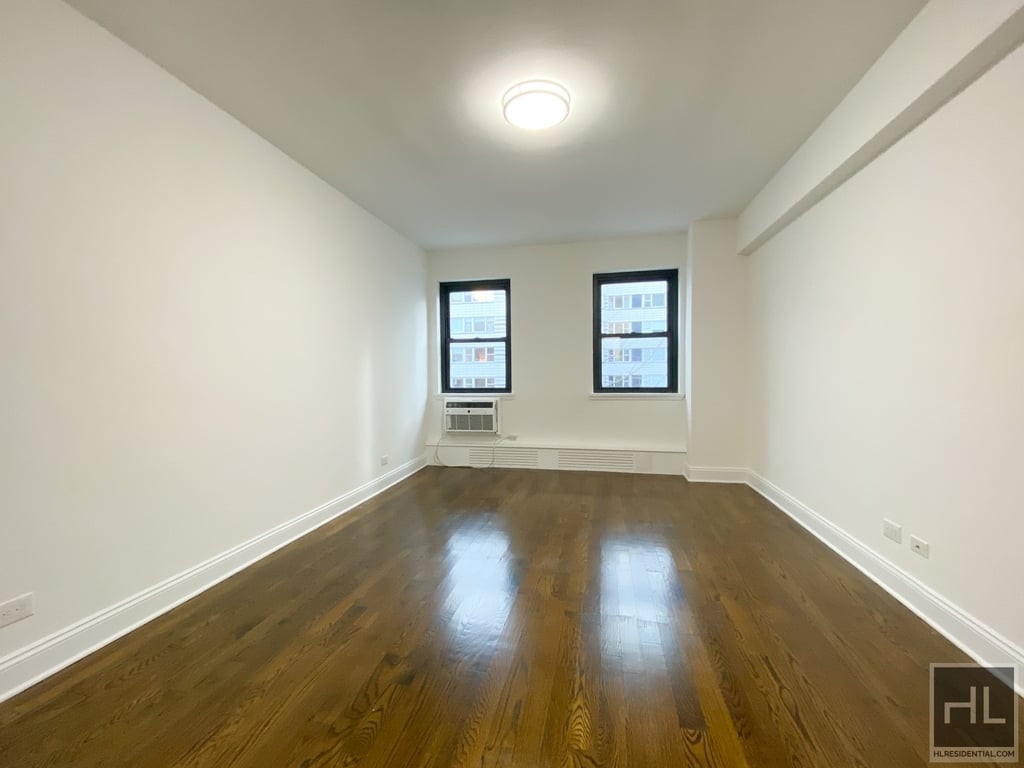 East 69 Street - Photo 4