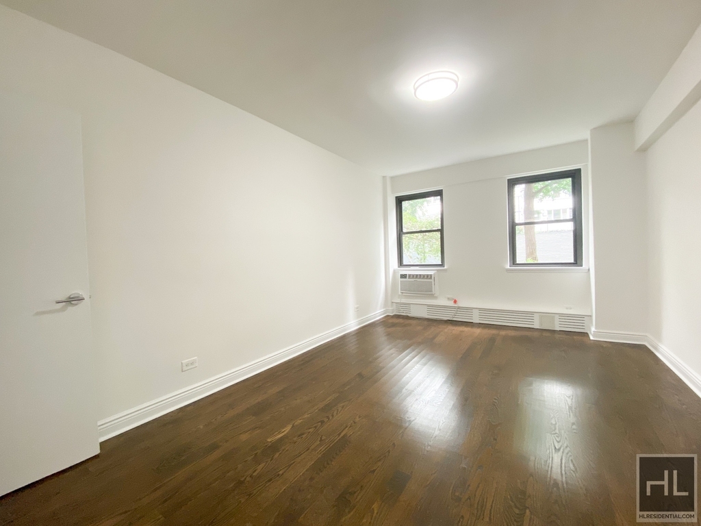 East 69 Street - Photo 6