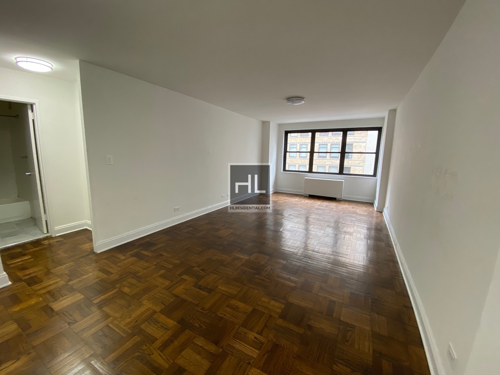 5 Avenue - Photo 0