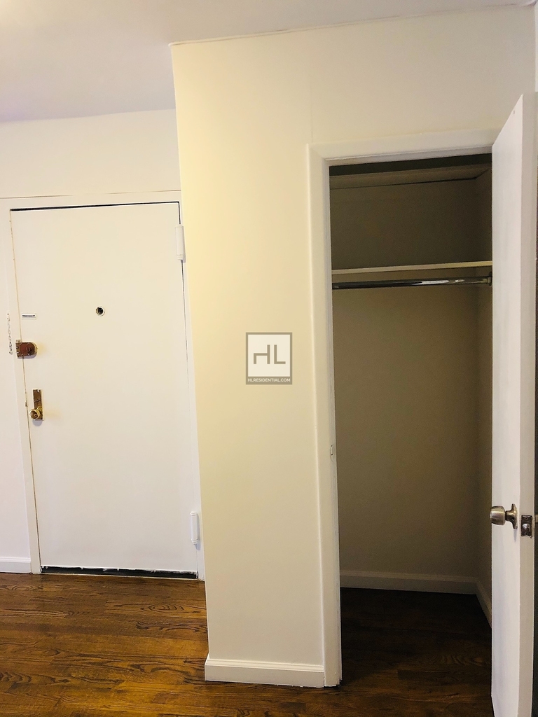 Third Avenue - Photo 6