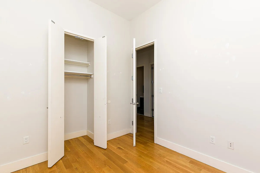 544 Throop Avenue - Photo 6