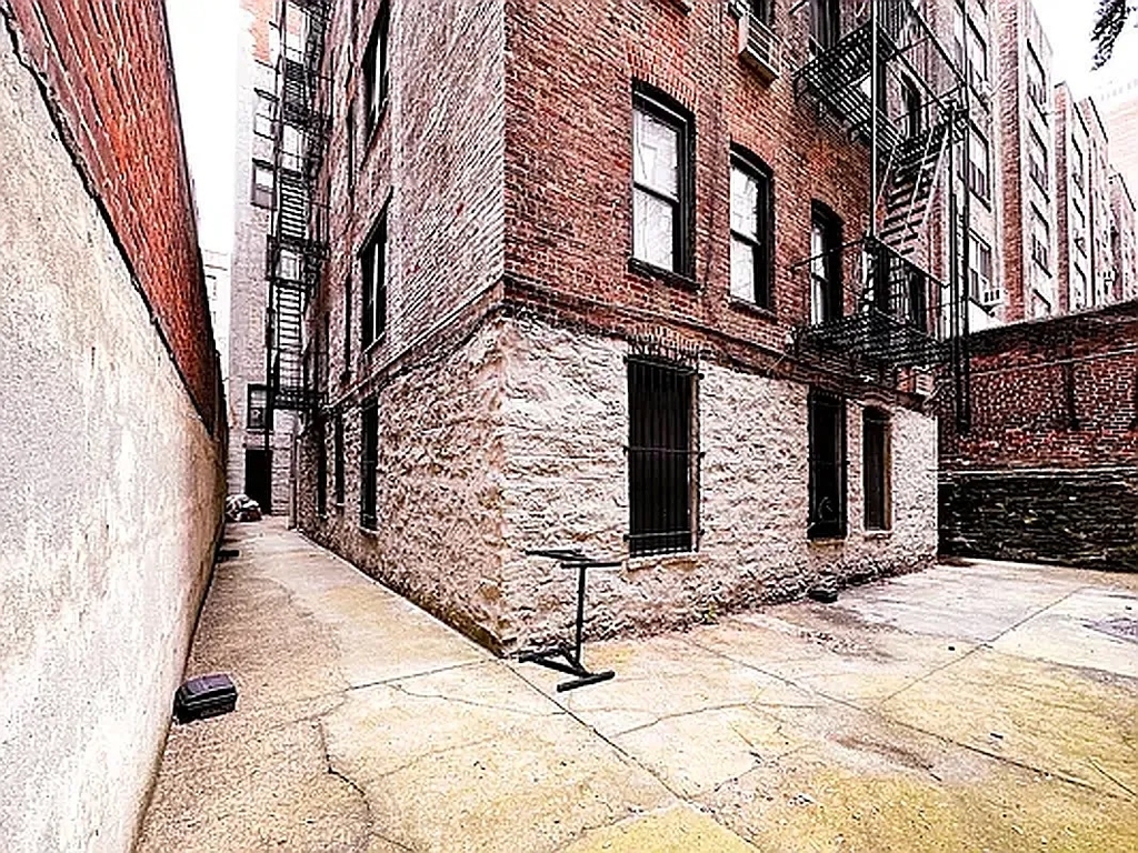 326 East 58th Street - Photo 6