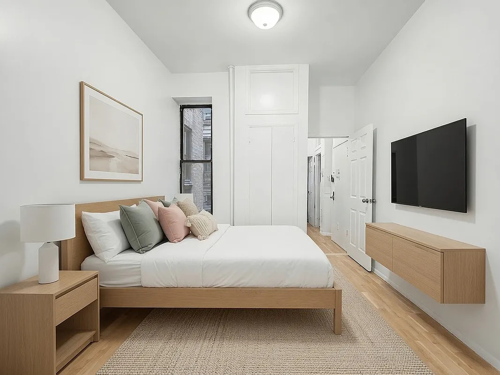 West 82nd Street/ brodway - Photo 2