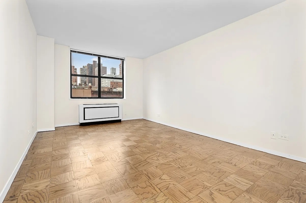 400 East 71st Street - Photo 3