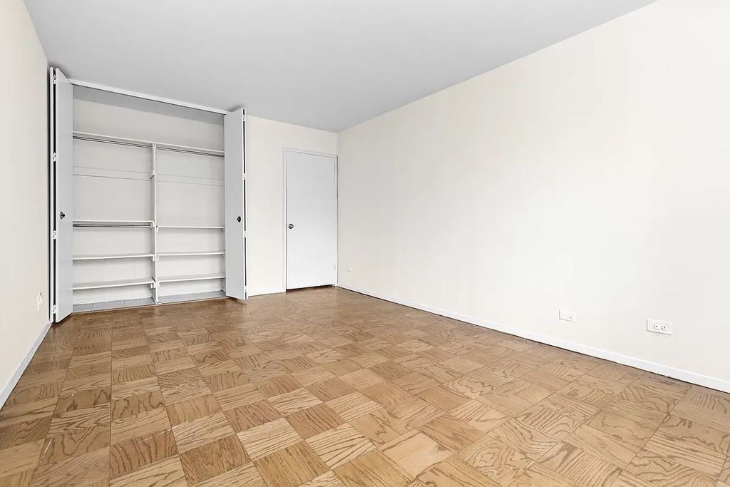 400 East 71st Street - Photo 5