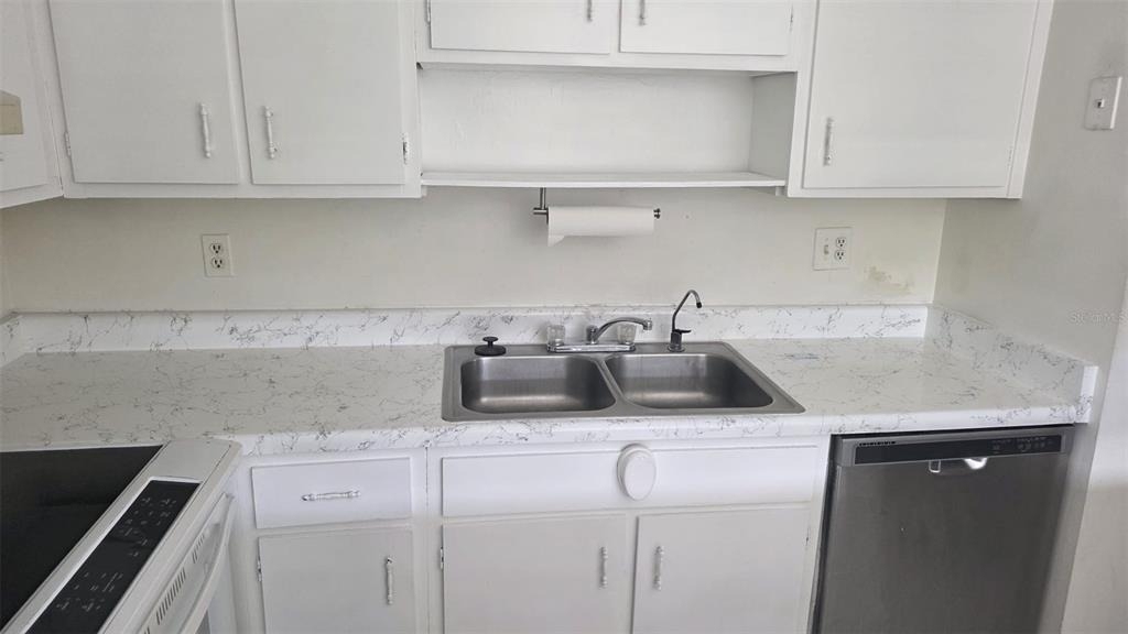 6328 Newtown Circle - Photo 3