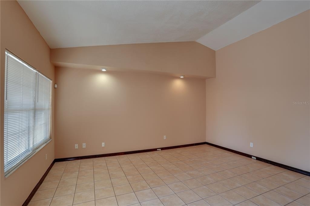492 Tamarack Street - Photo 2