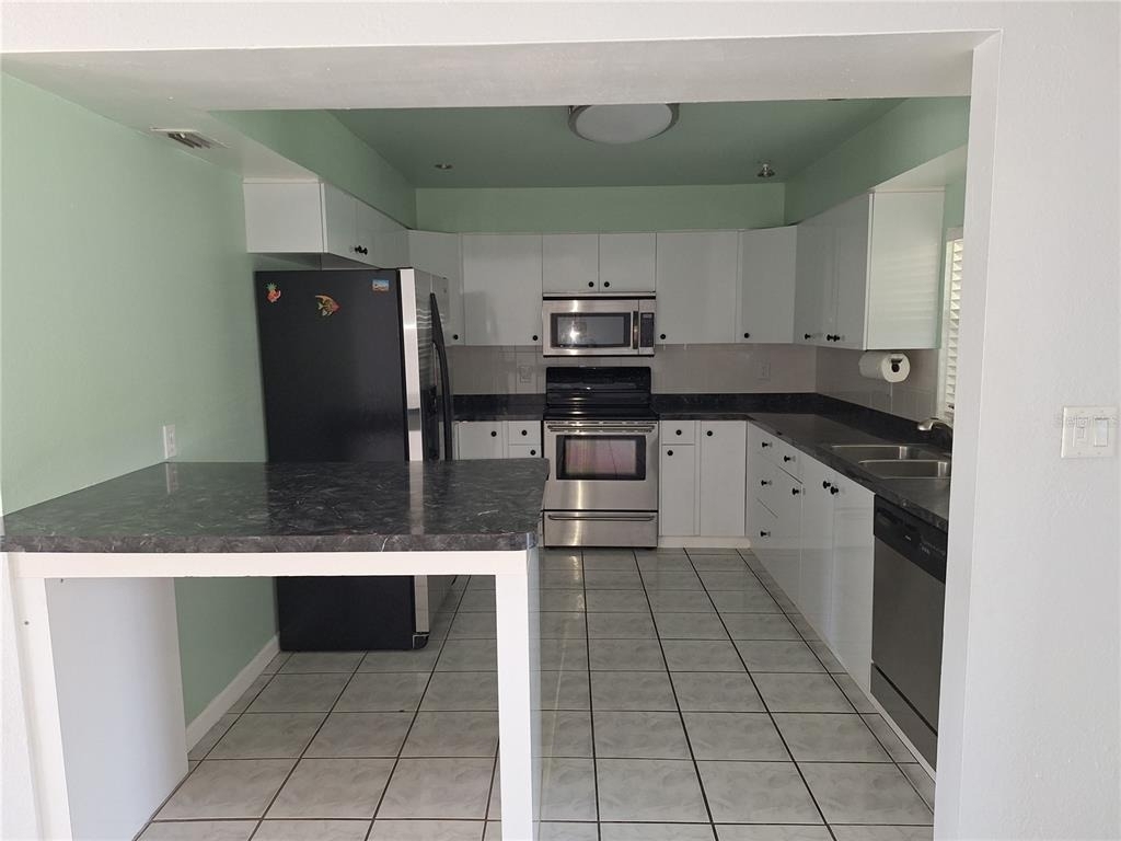 22191 New Rochelle Avenue - Photo 4