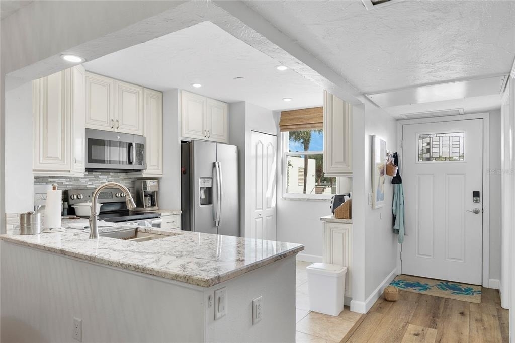 440 Palm Tree Drive - Photo 6