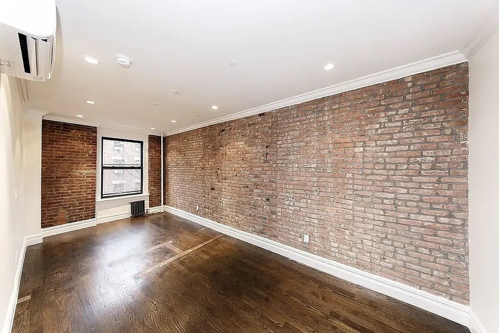 222 East 12th Street - Photo 1