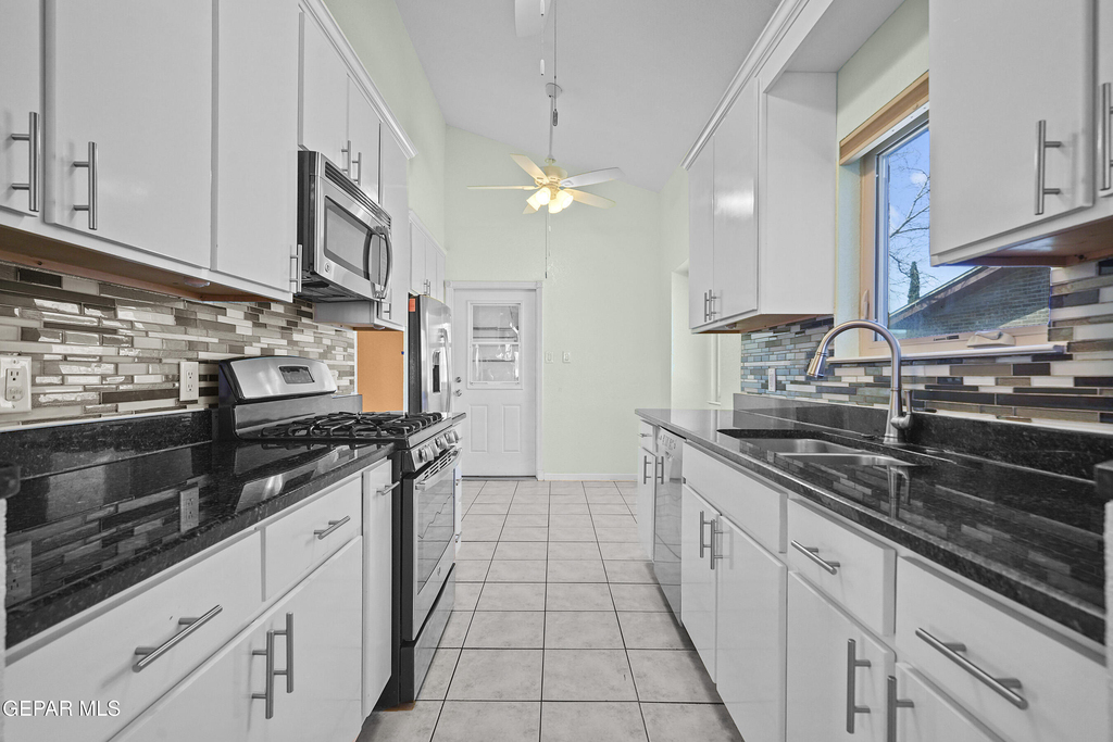 4805 Maureen Circle - Photo 11