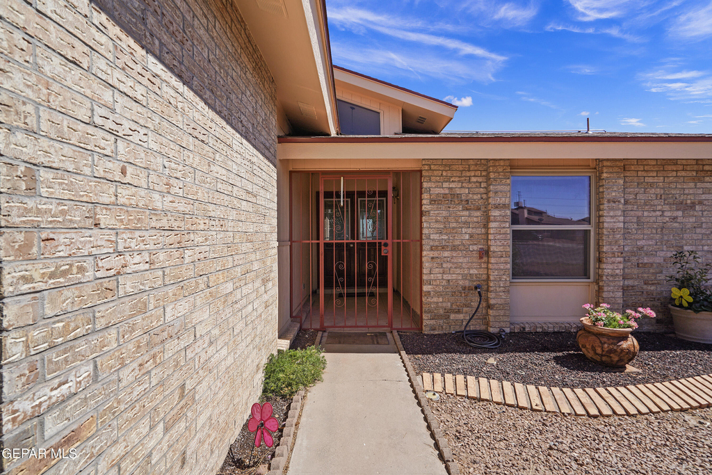 4805 Maureen Circle - Photo 3