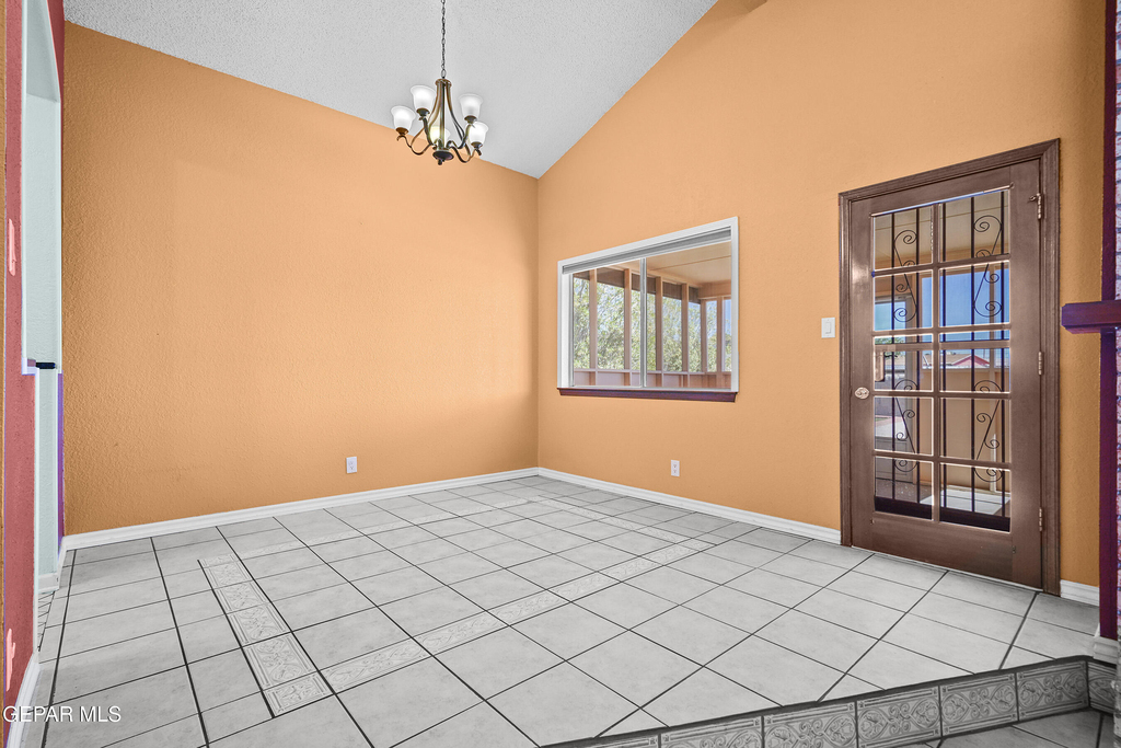 4805 Maureen Circle - Photo 9