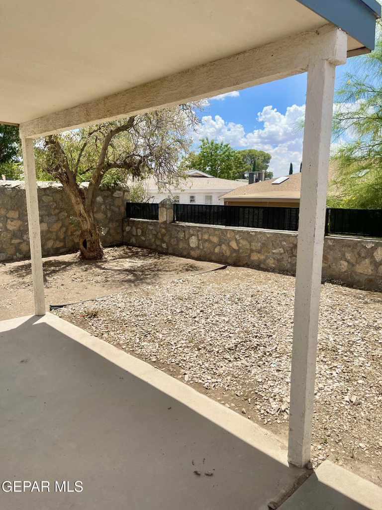 2215 King James Place - Photo 25