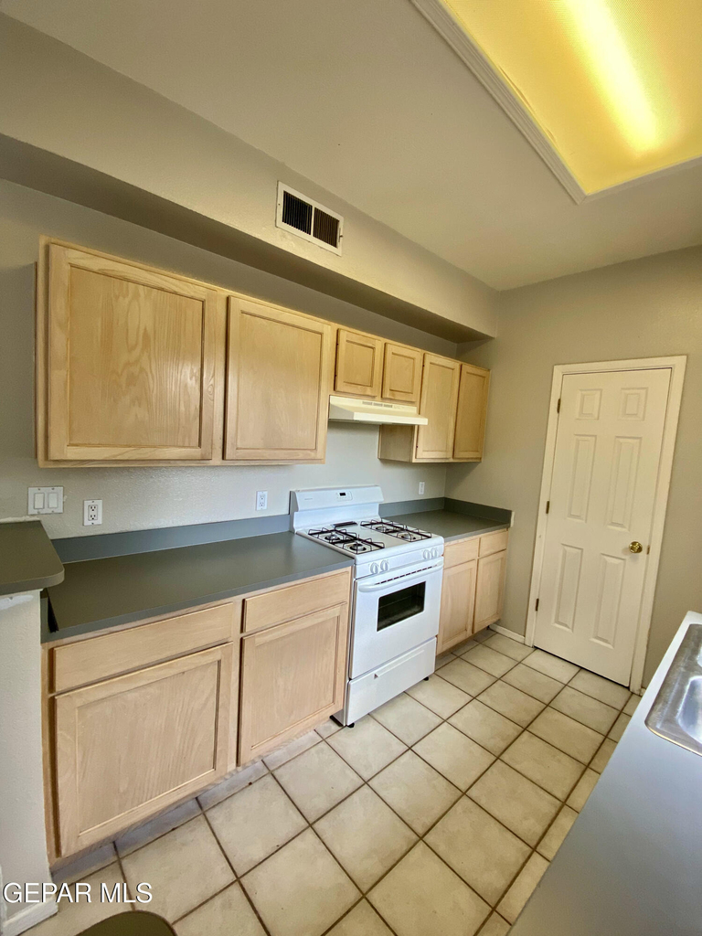 2215 King James Place - Photo 6