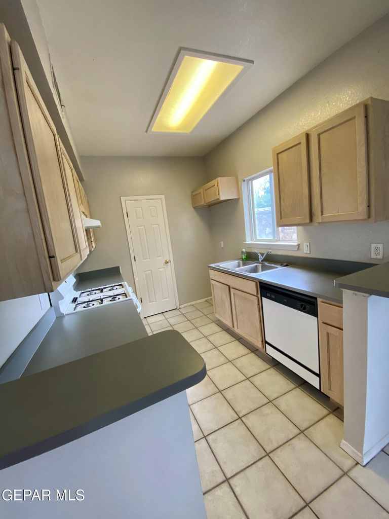 2215 King James Place - Photo 5