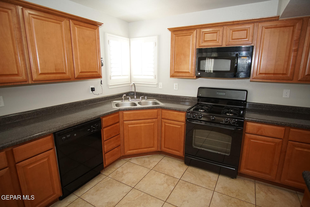 10932 Acoma Street - Photo 9