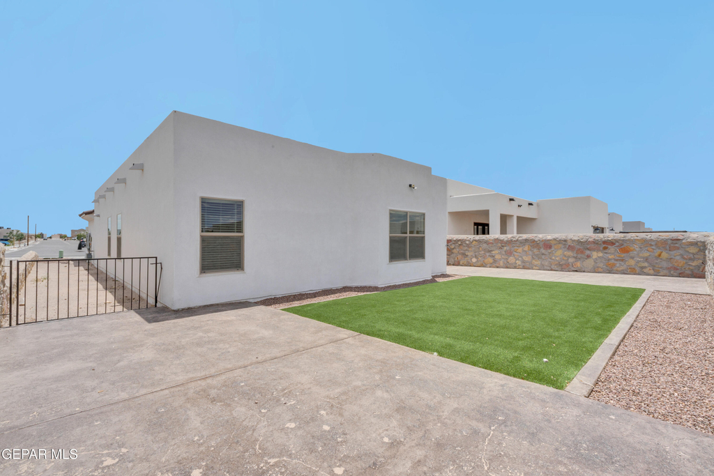 13095 Emerald Hills Avenue - Photo 26