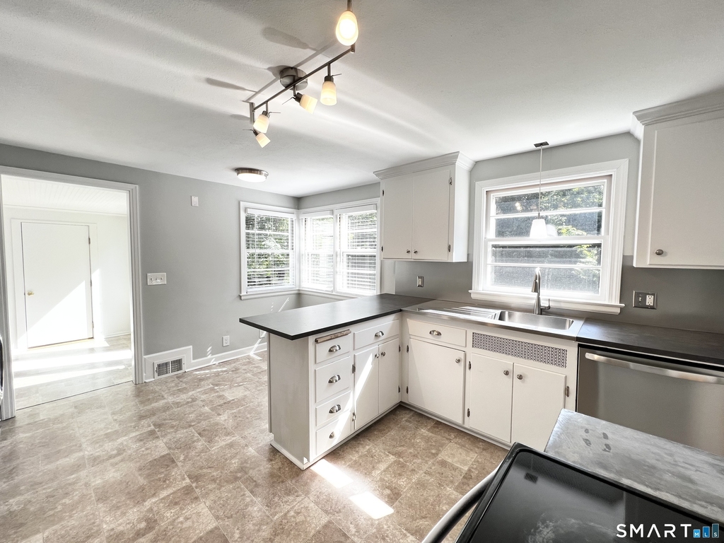 1360 Main Street - Photo 38